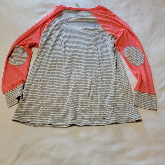 Raglan sleeve striped top with coral sleeves - Picture 4 of 4
